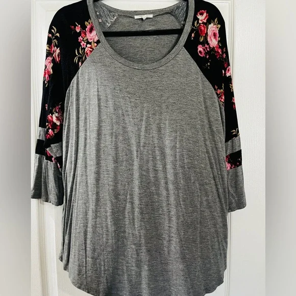 Maurice’s Casual mid length sleeve floral shirt - Picture 6 of 7